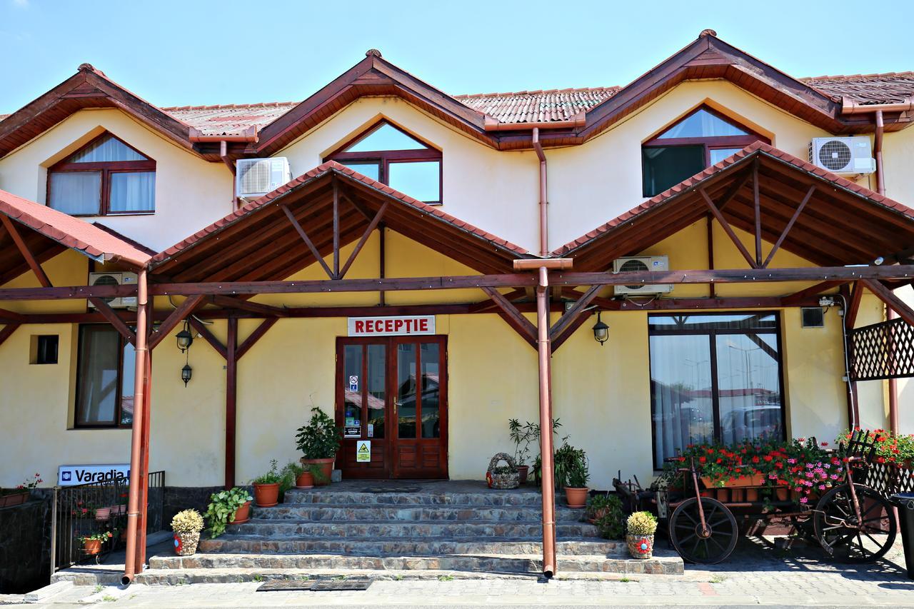 Pension Varadia Орадеа Екстериор снимка